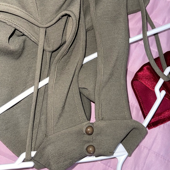 Dress - Picture 3 of 3